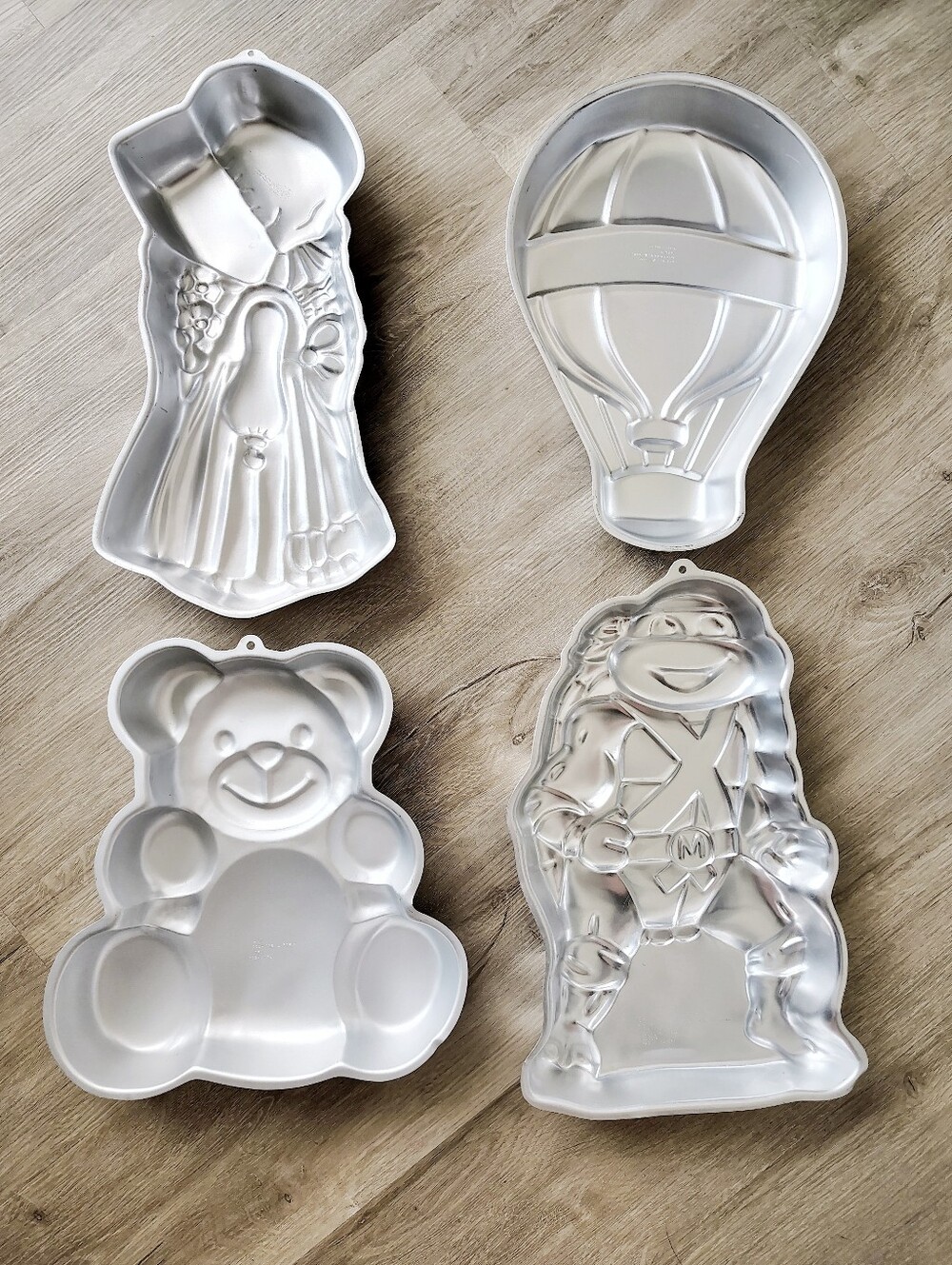 Vintage Wilton Cake Pans Holly Hobbie Hot Air Balloon Bear And Michaelangelo